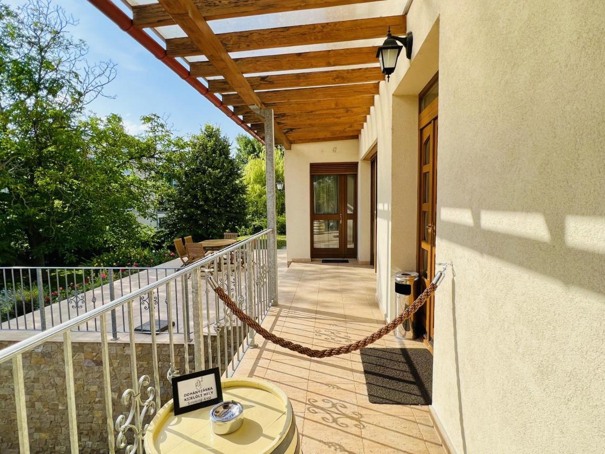 Villa Szofia Veszprem Apartments Zewnętrze zdjęcie