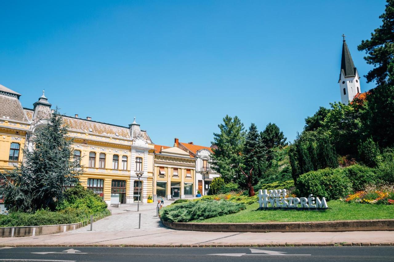 Villa Szofia Veszprem Apartments Zewnętrze zdjęcie
